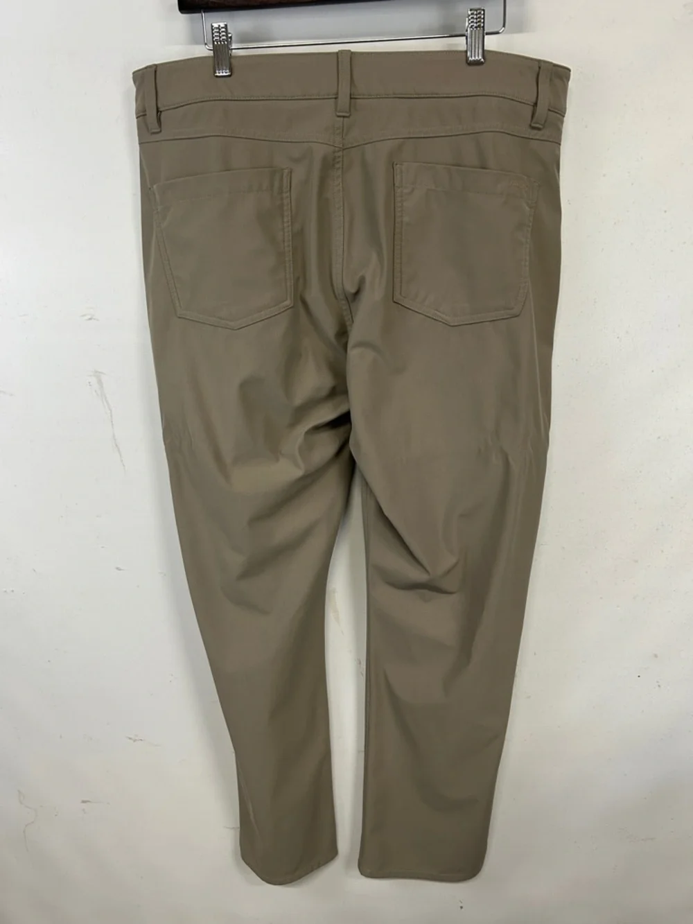 johnnie-O Prep-Formance Flat Front Chinos.  36 x 30 - Picture 6 of 10